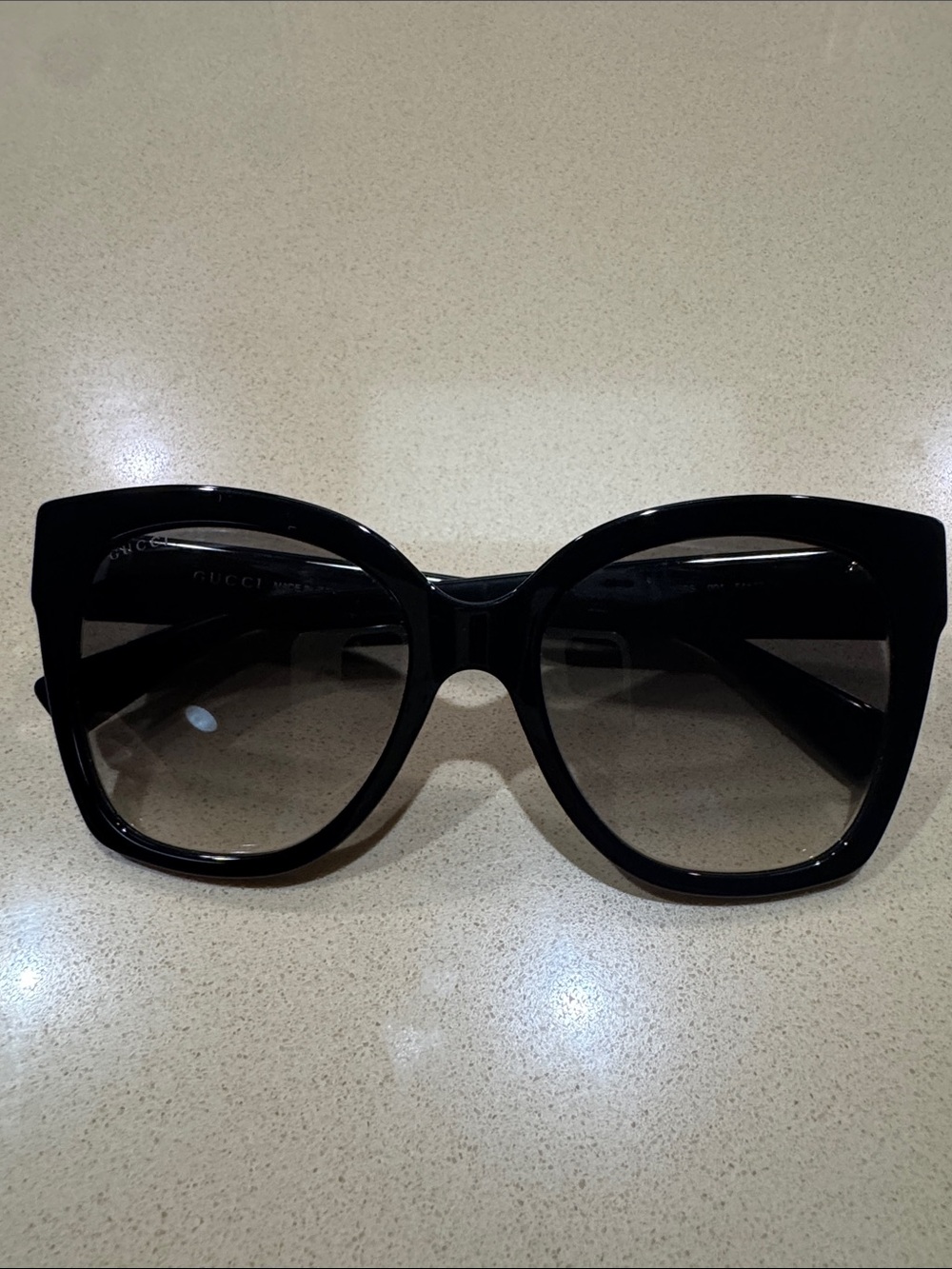 Gucci GG0459S 001 Sunglasses – Size 54-19-145 great condition . Cute
